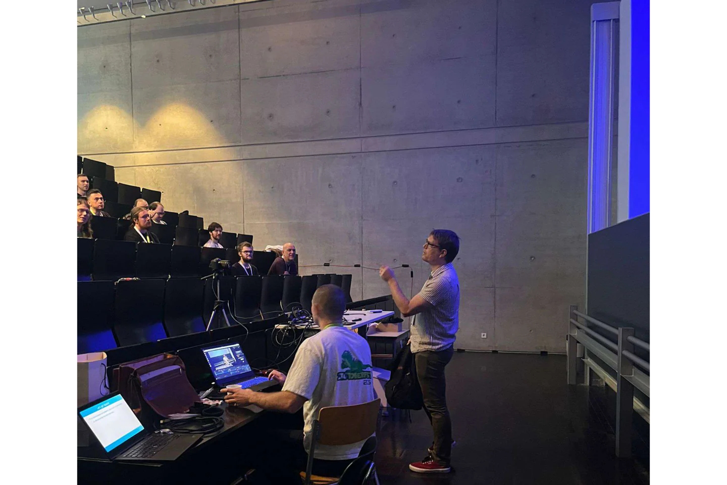 Photos of past conferences.
